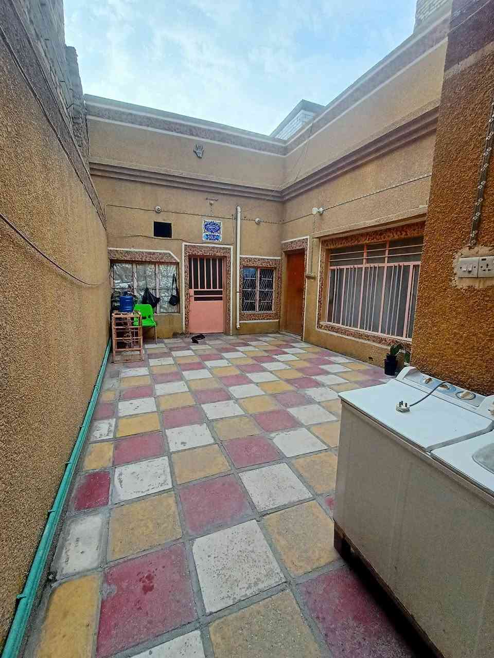 بيت تجاري للبيع مكان الجديده الثالثه سوق حنون بيه 4 محلات مساحته 188 طابو صرف  للتواصل *********** واتساب بيه
