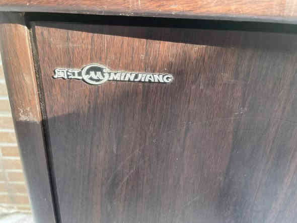 حوض سمك مع بوفيه وكامل المستلزمات 
قياس الحوض120x40x50 
بوفيات 3 
مستلزمات فلتر هيتر طعام وادويه للاسماك 
للمزيد من الاستفسار مراسله عالخاص *********** أربيل
