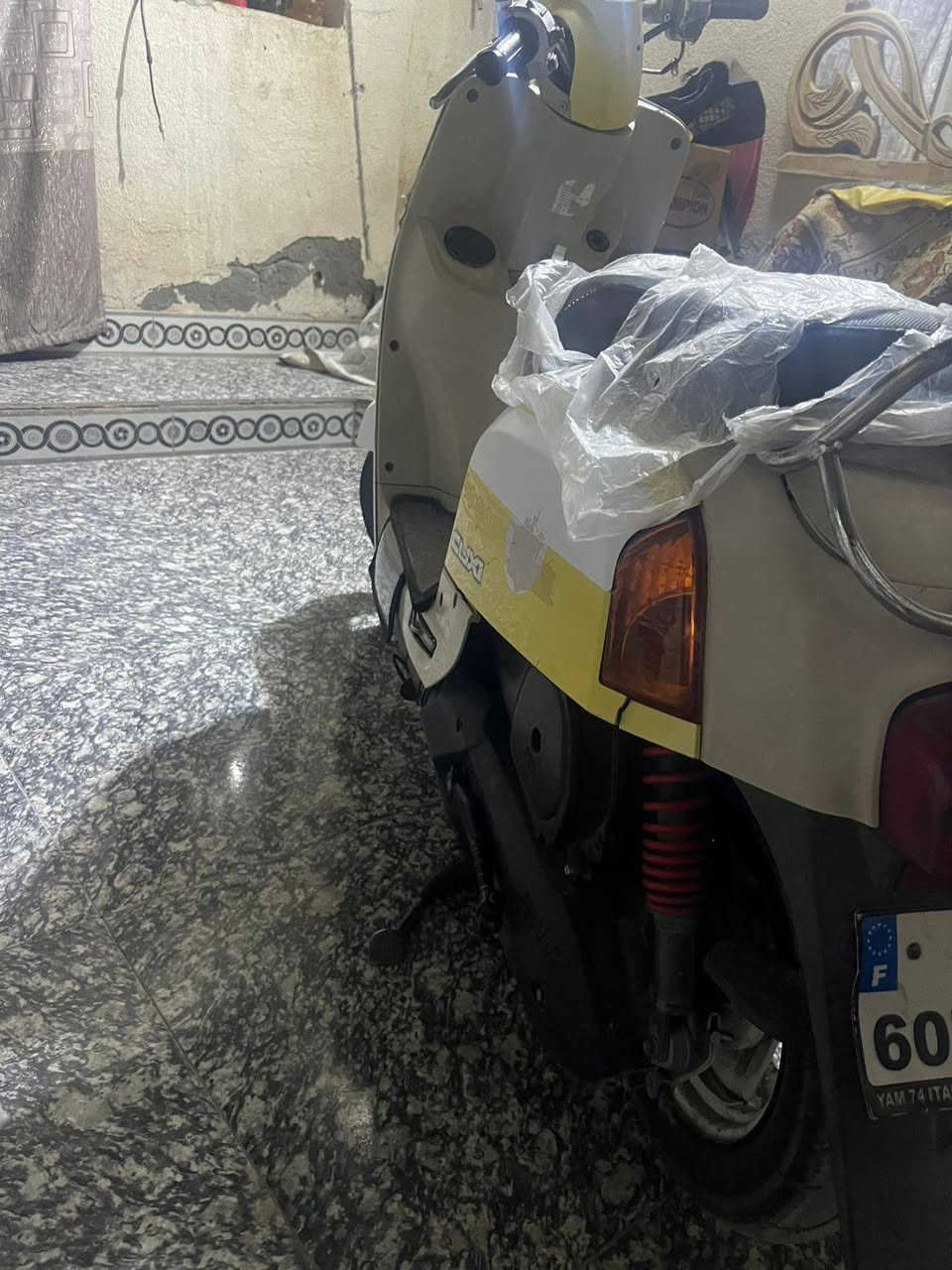 سلام عليكم ماكس بوليسي ليموني للبيع كفاله كامه داخل كريمي بلاد مو تجاري الكفرات بلاد 49بلاد ما نقصه شي ناصرية سومر شراي تصل سعر950وبيه مجال ***********
