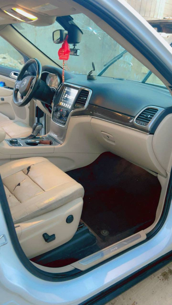 السلام عليكم جيب لاريدو لمتدد فوب مواصفات  موديل 18
بنورامة 
رادارت بلمري 
تحكمات ستيرن 
رادارت حلفية 
اوتو ستوب عند رجوع 
ماشية 50الف 
بية هواي مواصفات سيارة حادثة جاملغ ايمن وبنيد وشوية بخشم الجاملغ الايسر للعلم جاملغ نفسة مرجعينة بي صبغ والبنيد نفسة مرجعينة هم مصبوغ 
سيارة سابقة محدثة اس ارتي  وفتحنة تحديث منة يسارة ستخدام شخصي 
اني مستوردة  سيارة تاخذة وتفحص اذا مو نفس الي بسونر مرجوعة   سعر 245وبية مجال 
واسف ع الاطالة 
***********
