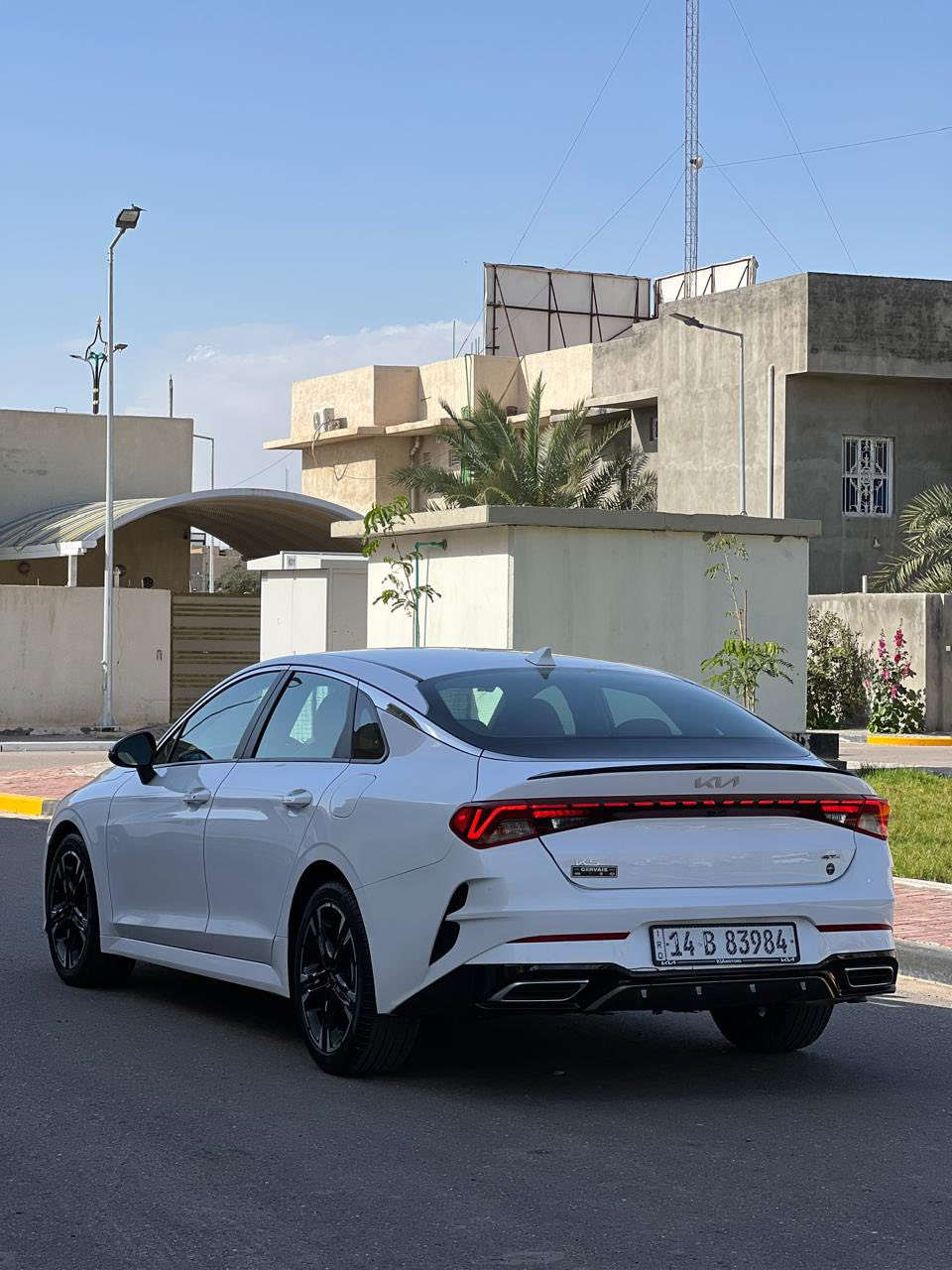 السلام عليكم 
للبيع
KIA K5 GT LINE  2023 وارد أمريكي 
السياره  رقم بصره حره بأسمي تحويل 
السياره مبدل قطعه وحده فقط شرط الفحص   فقط مبدل بنيد اصلي تفصيخ مصبوغ وجاملي بي تصليح بسيط كلش 
السياره جديده زيرو زيرو معنه الكلمه زيرو 
ماشيه 40 ميل فقط
فول مواصفات عد بنوراما: السقف من الداخل بي نجوم روز رايز بلادي امريكي
1_اللون ابيض صدفي 
2بصمه تشغيل 
3_ بصمة ابواب افتتاح عند الاقتراب 
4_مثبت سرعة
5_نظام ABS
6_مانع انزلاق
7_حساس اطارات 
8_بك لايت لد
9_شاشة كبيرة لمس
10_كامرة دوارة
11_كشافات امامية
12_شاشة اعطال 
14_رادار جانبي
15_ نقطة عمياء 
16_رادار الخطوط البيضاء 
17_ اشاير باالمري  
18_مقعد سائق كهرباء 
19_الايت ثلاث عدسات +لد ابيض
20_نظام قيادة 3 وضعيات نورمال+سبورت+ايكو +كوستم 
21_بلوتوث +usb+auX  
22_تحكم ستيرن 
23كير اوتو +عادي 
24_اوتو بريك 
25_ صندوق كهربائي
 26_زنون + ليد 
27_التشغيل عن بعد
‏28_Auto hold 
29_تصميم خارجي رياضي 
30_نضام الملاحة
31_مصابيح الخلفيه LED
32_مصابيح ضباب LED
33_محرك تيربو 1600✈️
34 _ويل اكروم اسود
السياره جديده زيرو ما ماشيه ماشيه 40 ميل mi فقط ترقيم جديد السعر 185 وبيه مجال بسيط  صور الحادث راسلني واتساب وتدلل مكاني البصره رقم الاتصال  *********** ويوجد بي واتساب
