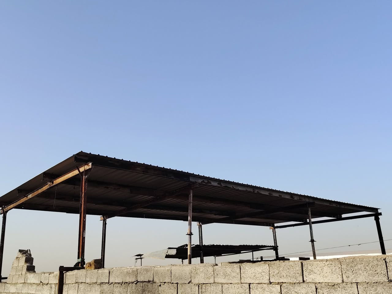 السلام عليكم سقيفه طوال ١٥ والعرض ٦ للبيع جديد مكان بغداد
***********
