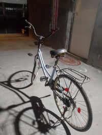 بايسكل سياحي حجم 26 للبيع سعر 35 وبي مجال قليل بايسكل تعبان طير الوراء...