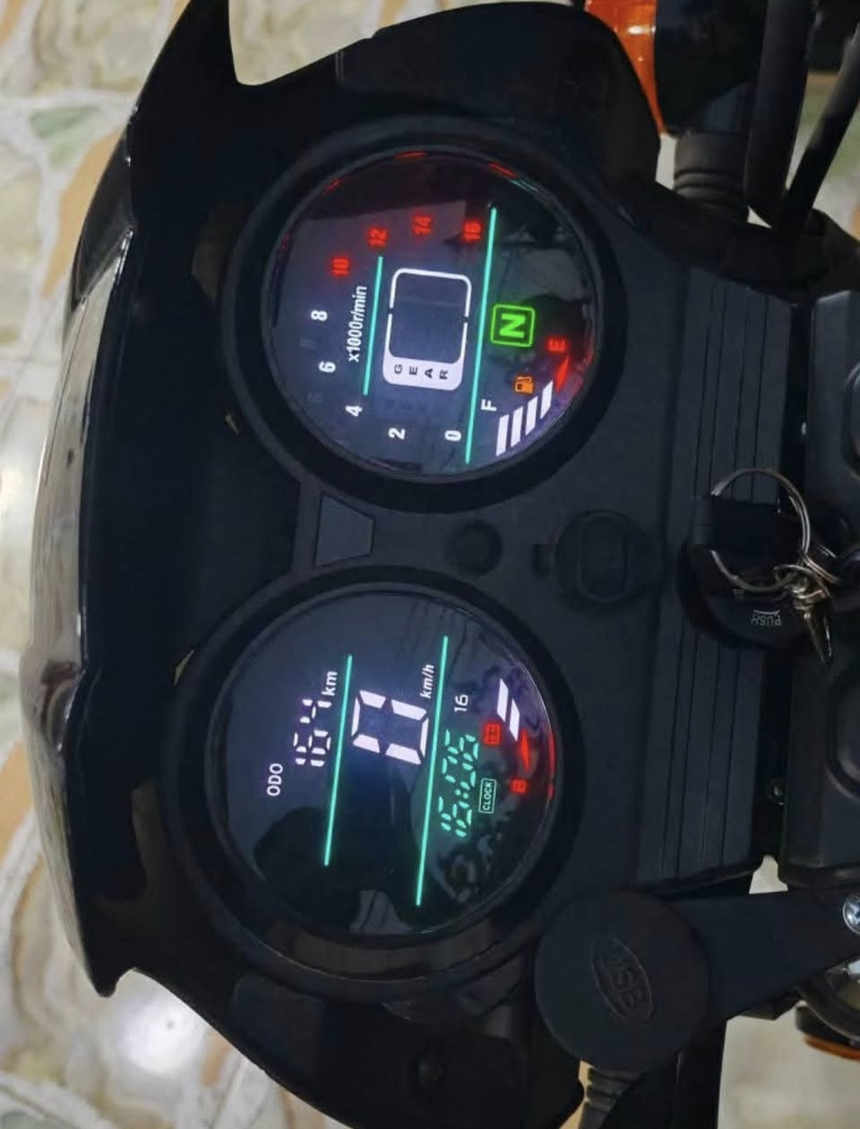 دراجة دايوان موديل 2026 للبيع

الدراجه مشتريها جديد صار اسبوعين و ماشيه 180 كيلو بس.

رقم أربيل تحويل وكاله موجود تحويل سنوية موجود و بسيط.

سبب البيع حجم الدراجة كبير عليه ما گدرت الها.

صور الدراجة موجوده و اكو فيديو اذا تريد تشوف تشغيلها، الدراجه نضيفة كلش و جديده و قوية، اذا مهتم تواصل وياي ماسنجر او على رقمي:
***********
***********
077--225--6644-7

الدراجة سعرها مليونين و 350 الف، و بيها مجال حلو للشاري.

و ما يكون خاطرك اله طيب ✨.
