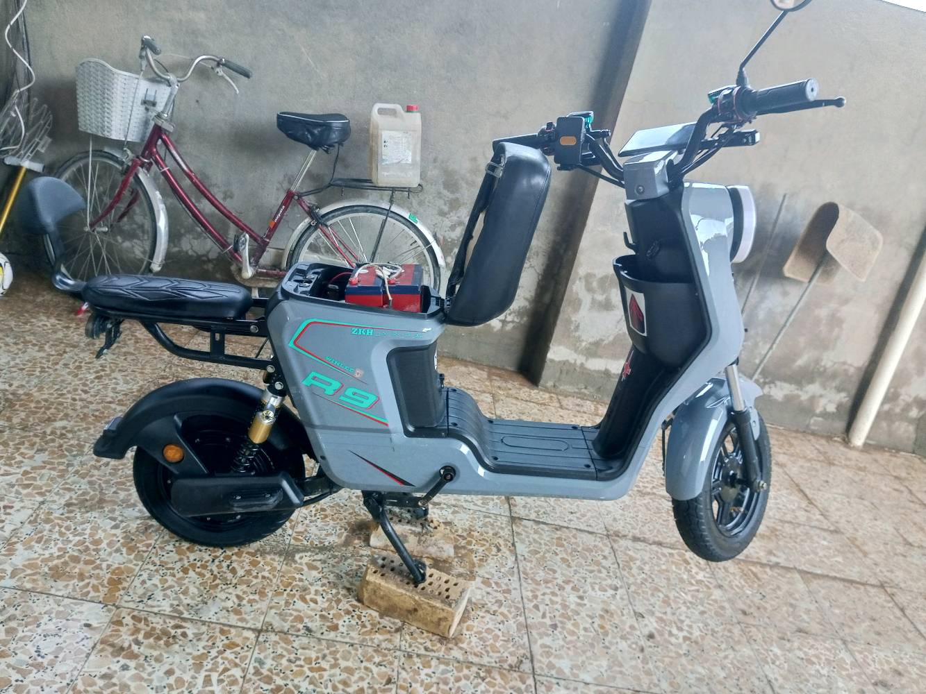 دراجه شحن R9 فول مواصفات كلشي شغال نشرات واضويه والدراجه نضيفه شوفت عينك موديل 25 شاحنه رقميه ماشيه 507 كيلو متر العنوان بابل الاسكندريه حي المصطفى الاول قرب جامع المصطفى تواصل ***********