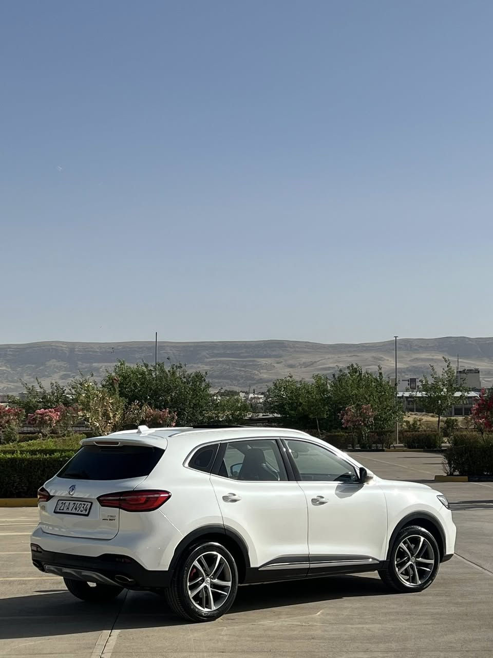 سلام‌علیکم ورحمةالله
✍️کوردی و عربی 

ئێم جی MG HS بۆفرۆشتن
- مۆدێل 2022فوووول 
- سفری شریکەیە 
- مەکینە 20 تۆربۆ
٦٨هەزار کم ڕشتوووە
- قەپات مواسەفاتی ناو سوور
( سەقف سلاید - بەسمە - داخلی دوو ڕەنگ - کوشین جلد  - کوشن کارەبای سەکن و سایەق-  سوپەر سپۆرت  -بریک کارەبای- شاشە ئایپاد - گیچ ئەلیکترۆنی - سوکان ڤۆلیۆم - کامیرا - حاسە- یەدە بەسمە -تەبرید مەرکەزی -سنوق کارەبای - سنوق شفت - تەحەکوماتی لایت و ئاوینەکان - تەحدید سورعە- - لایت لید -بەگلایت لید -بلاجکتۆر - زینۆن - رادار ئاوینە اشارت )
سەیارەکە کلین‌تایتڵ ە
بێ بۆیاغە بێ تەعدیل 
 تەنها یەک قوپاوی بچووکی هەیە
باقیەکەیتر هەمووگیانی بەشەرت
سەیارەیەکی زۆرجوان و تازەیە گێڕومەکینە و بەناوکردن و هەمووشتێکی بەشەرت
نرخی 155وەرەقەو معامەلەیەکی کەم
شوێن سلئمانی
***********. + واتساپ
----------------------------

عربی

سياره ام جي MG HS للبیع

- موديل ۲۰۲۲
- حجم محرك ٢٠ تيربۆ
( سقف سلاید ( فتحە ) بصمە - داخلی جلد لونین  - کوشن كهربائي سايق و سكن-  سوپر سپۆرت  -بریک كهربائي - شاشە ئایباد - گیچ الکترۆنی-فوليومات ستيرن - کامیرا- حساس -یدە بصمە -تبرید مركزي - صندوق كهربائي - صندوق شفط - تحكمات  لایت و و تحكمات مرايات  - تحديد سورعە- - لایت لید -بكلایت لید -بلاجکتور - زینون - رادار اشارة بالمري )
سياره جديد كلين تايتل
بدون حادث
ايرباكات بلادي
بدون‌صبغ
بدون تعدیل
والباقي كلشي بشرط
سياره جديد گیر و محرک و تحویل کلشی بشرط
سعر155ورقه وبيها مجال قليل
۰۷٧٠٢١٥٥٩٦٤
هاتف-واتساب
