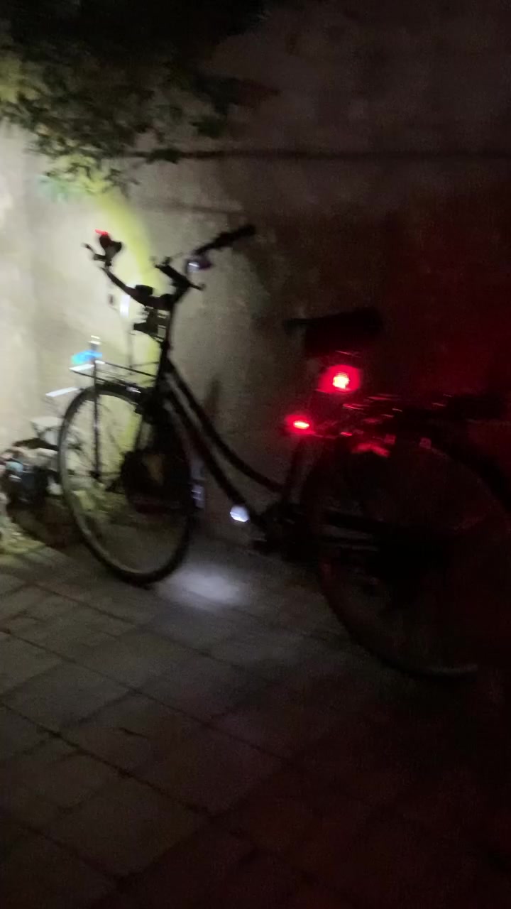 ايسكل بناتي حجم 26نضيف  موديل 18 قيم بل يرضي الله هوه وغراضه  مكان بغداد حي جهاد الالفين بايسكل كلشي مابي بلادي ***********فقط واتساب
