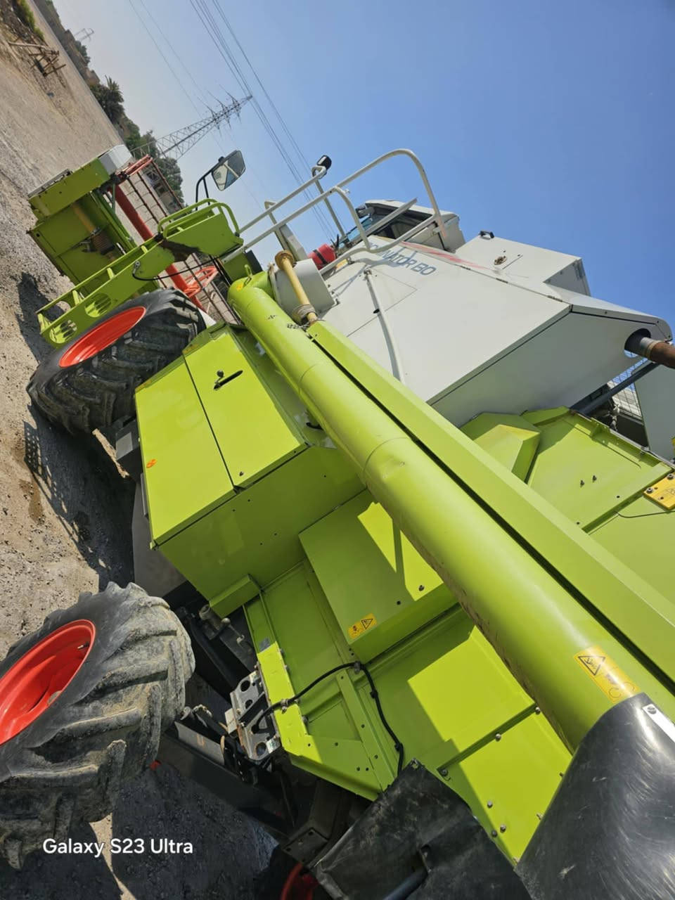 حاصدة كلاص للبيع مسلفه موديل 18طالعه ب21رقم نبار السعر 71مكان ذي قار رفاعي الرقم ***********
