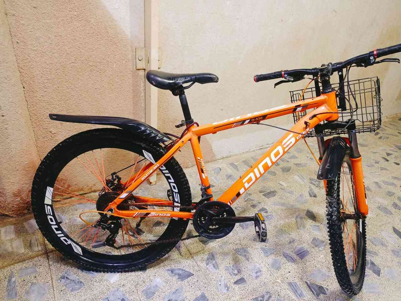 الـــسلام عليــكم
للبيع بايسكل جبلي ماركة داينوس حجم 29 معدن المنيوم تحكم قفل وفتح گير أمامي 3 سرعات     گير خلفي 7 سرعات    بريك دسك بس يدة البريك خلــفي مكسورة 🛑 🚴🏻
 
الســــعر / 80 وبــي مــجال 
للاستفسار :  ***********        ***********
او مراســلة الصفحة .
