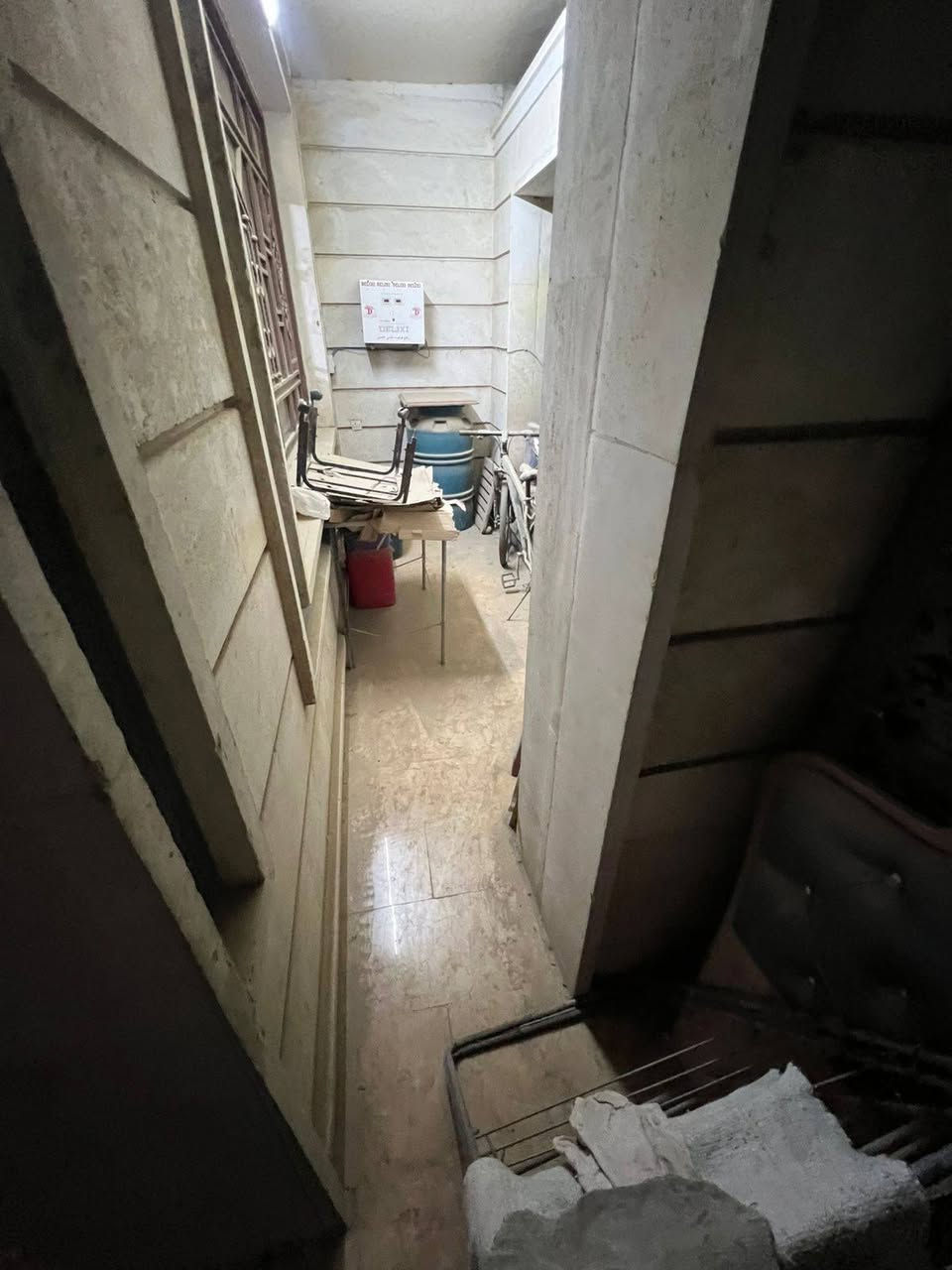 على بركة الله
📌الثقة عنوان 
يسر مكتب ازاد للوساطة العقارية
ان يعلن عن توفر

 دار سكني 
..... للبيع..... 
بناء 2013

المساحة 200 متر
الواجهة 6.66 متر
نزال  30 متر 

الطابق الارضي
مدخلين
صالة +مطبخ +خدمات +منور + غرفة نوم

الطابق الاول
غرفتين نوم وخدمات

واجهة مرمر ارضيات مرمر 

شارع عرض 15 متر
رصيف عرض 4 متر

البنوك
📍 زقاق 8 

#مستعدين لاستقبال كافة العروض التجارية والسكنية وأيجاد الزبون الملائم بأسرع وقت 
للاستفسار
اتصال + واتس اب
***********
***********

او مراجعة المكتب
ازاد للعقار
شارع اسواق النداوي
مجاور مكتبة اجيال
