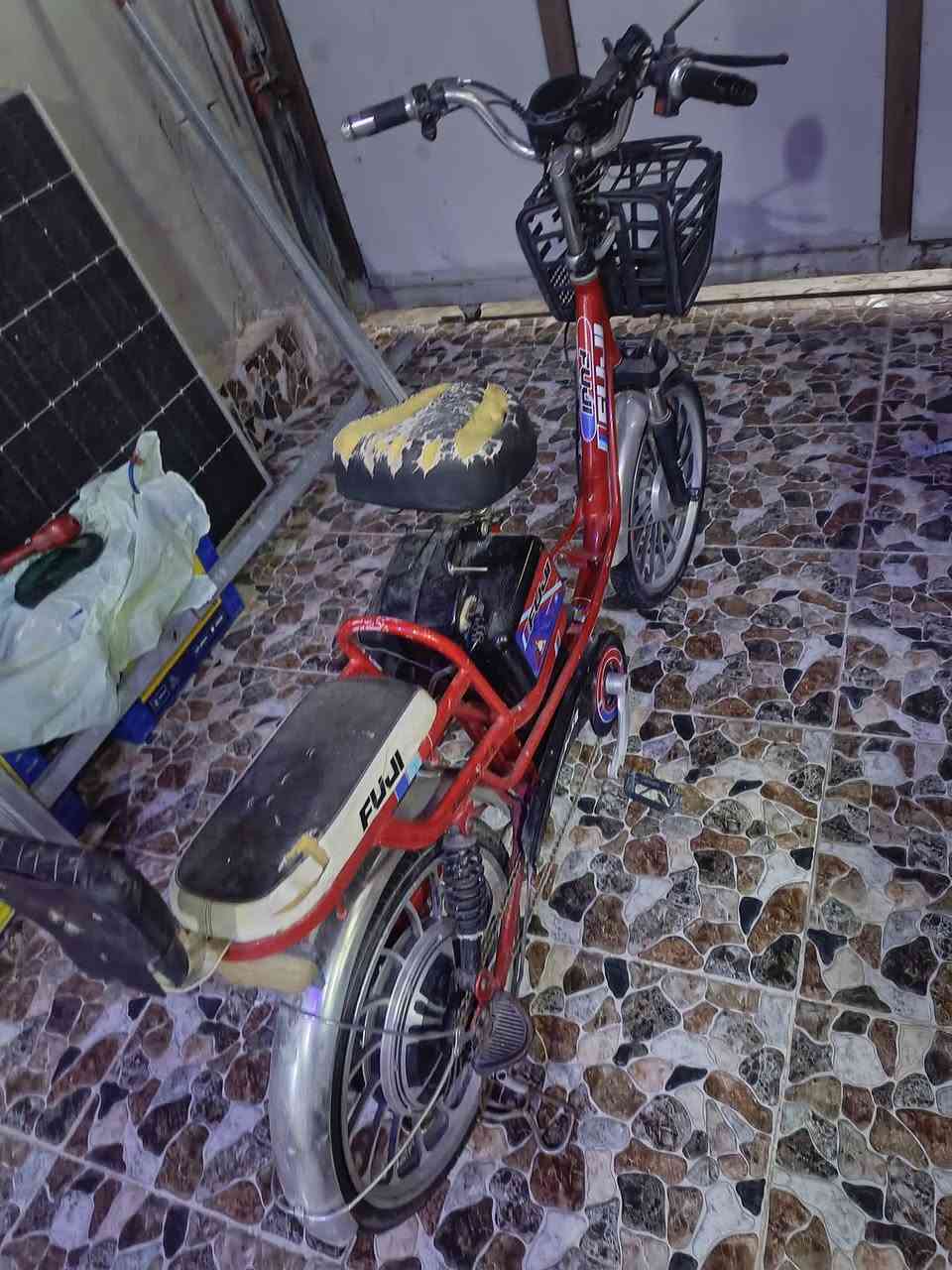 للبيع
بايسكل شحن نضيف بس تعوزه بطاريات


**إذا كنت صاحب هذا الإعلان وتريد حذفه لأي سبب، رجاءا أرسل رسالة إلى الدعم الفني**