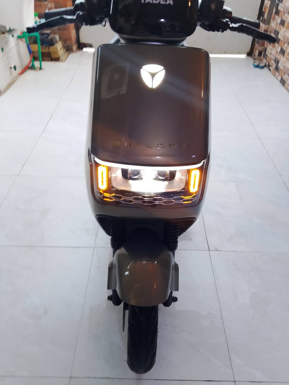 السلام عليكم دراجة شحن من شركة ياديا نوع يبوك سرعه 66 حقيقي تمشي بل شحنه الوحدة 100كيلو او 110 بيها نظام الP بيها مثبت السرعة و تربط على موبايل بصمه بيها ضمان
سنتين او 20 ألف كيلو بطارية+الملف وضمان سنة او 10 الف على الكهربائيات 

دراجة كارتون دجي وتشوف بعينك صار شهرين طالعه من الشركة ماشيه 180 كيلو بطاريات 5 38/ 72v ملف 3400 كبير دراجة مال بيت السعر 1150 بيها مجال قليل
رقم ***********
