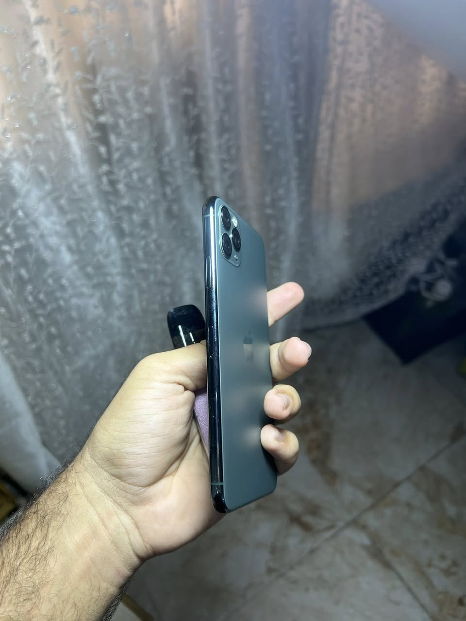 ايفون 11برو ماكس نضيف
300الف 
***********
