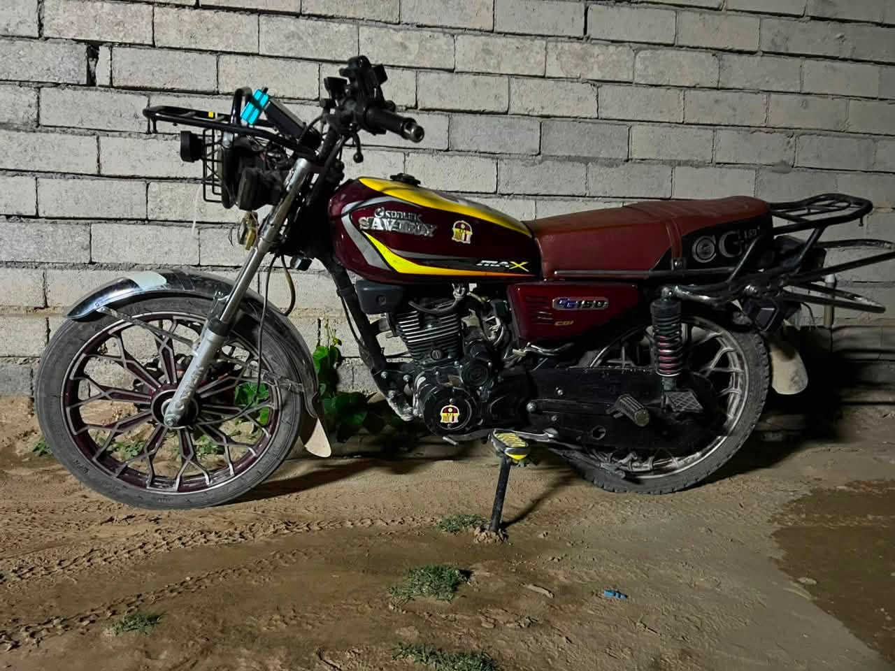 للبيع سيفان مديل ٢٤ شرط مو مفتوح 
محرك اسود سعر ٦٥٠ 
اتصال ***********
