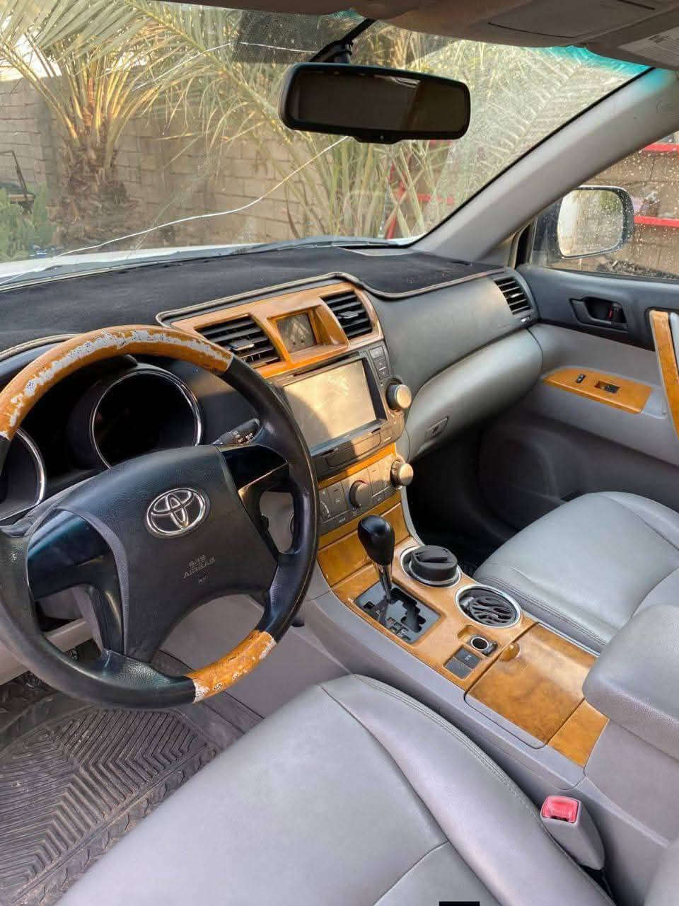 اللي يدور سيارة ياباني عائلية 7 راكب بسعر كورلا
هايلاندر موديل 2012
وارد امريكي داخلة كلين للعراق فقط دعامية الامامية كما موضح من اشتريناها مصبوغة او مبدلة 

سونار موجود بيهة وبيهة كارت صبغ بالجاملغ هم موجود واضح بالصورة 

سيارة حجم المكينة 4 سلندر 2700 VVt-i

سيارة ماشية 230 ميل   

 سيارة 7 راكب  ثلاث قطع تبريد  تبريدهة ثلج ياباني بعد 

سيارة جاهزة من كلشي 

رقم السيارة قادسية بأسمي  تحويل ثاني يوم  سنوية 28 

 رقمهة انكليزي بحيث بأي محافظة احولك اني من ديالى حولتهة بديالى عادي  
مكان السيارة ديالى بلدروز 
للاستفسار  ***********
