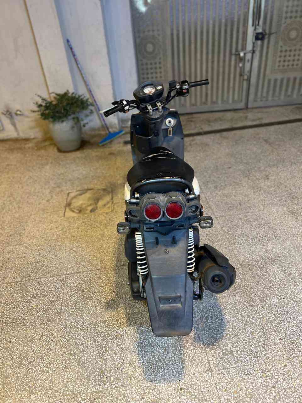 السلام عليكم للبيع سكنس جبلي دراجة جديده وجاهزه صارلها شهرين نازله من الرمبه على وضع البلاد سلف كلشي بلاد مكينه بالكارتون كهربائيات كله شغاله دراجه بيها شخوط بسيطه واضحه بالتصوير مكاني بغداد البلديات السعر ١١٥٠ وبيه مجال رقم الهاتف *********** الي يتصل ما يحصلني واتساب فقط يحصلني
