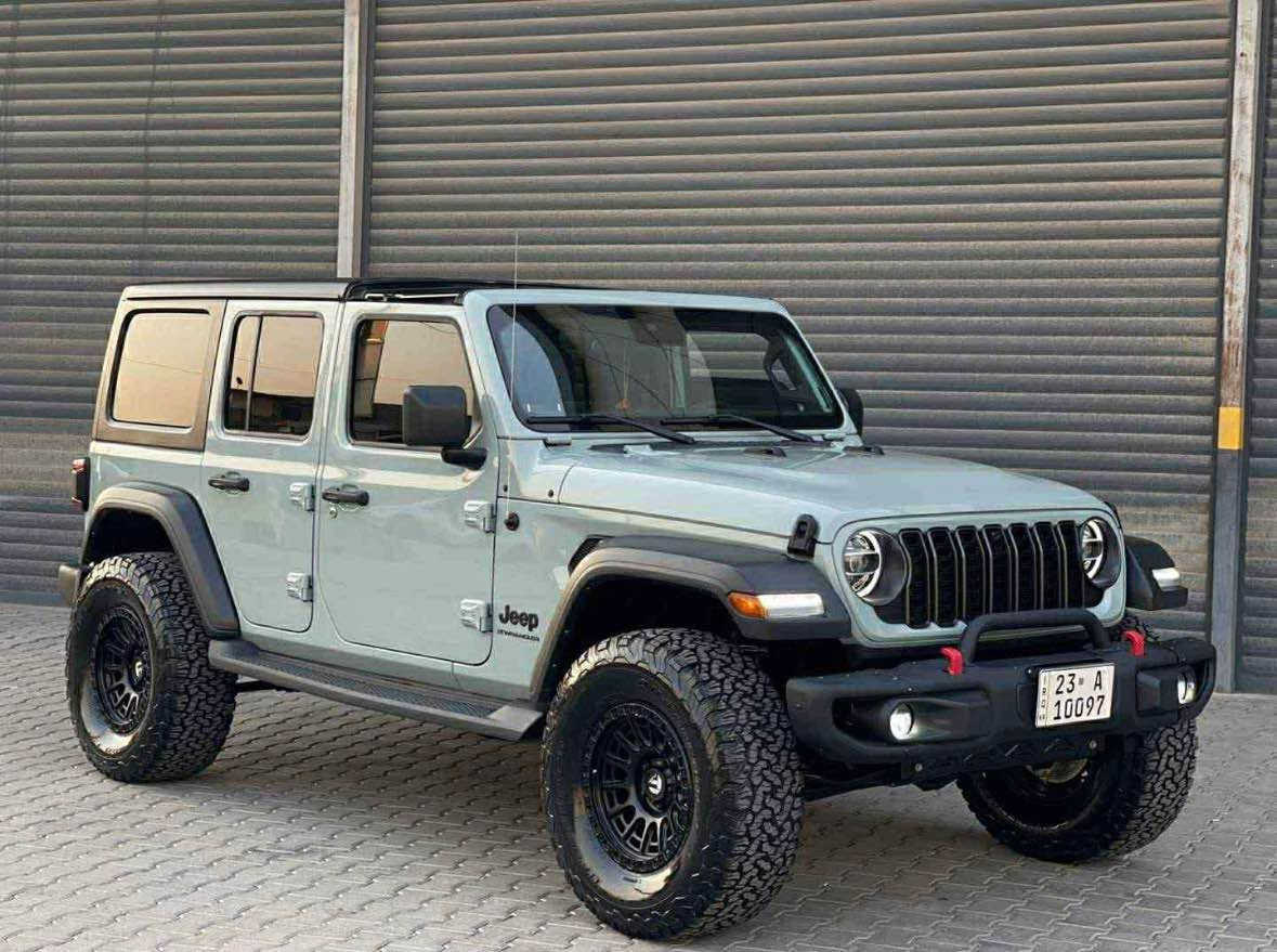 Jeep Wrangler sport 2023🩶
➡️محرك 4 بستم توربو بنزين 
سيارة مرتفعة من امريكا 
🩶لون سمنتي جديد مميز 🩶
⛓️ماشية 29 الف 
🖥️شاشة وسط  
🎆 جامات كهرباء عدد 4
🆎بصمة تشغيل 
📳 Car play  
⬆️سقف فايبر كلاس متحرك 
↕️تثبيت سرعة 
✅ 4X4 
⛰️طخم تايرات جبلي 
📷كامرة خلفي 
🔍Media (Tipe\C & USB)
➿traction control \ مانع انزلاق
➰نضام تسلق 
🔘 Auto Start 
♾️دشبول الكتروني 
✔️سيارة بيهه نص جاملغ خلفي فقط بدون دواخل بدون ايرباك

📲***********
📍سليمانية  
سعر 285 ورقة قفل رجاء سعره قفل علمود معاملة لتخابر ❤️ السليمانية, العراق
