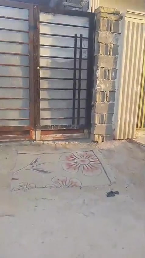 سلام عليكم بيت ميت متر عل وصط زراعي مقبيل حسنيت ابو صالح ثالث بيت عل ركن سعر 30وبي مجال حك جيه رقم صاحب دار  ***********
