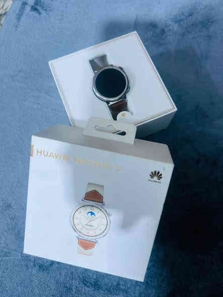 للبيع: Huawei Watch GT 5 – 41mm – Silver
الساعة أصلية ونظيفة، شبه جديدة.
العلبة والسوار والملحقات كاملة.
لون سيلفر وسوار جلدي.
رقم *********** 
او مراسله خاص 
بغداد حي العامل
