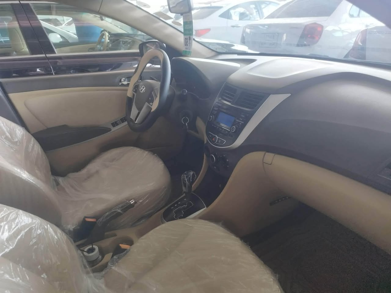 ‏أكسنت 2014 محرك 16 لون أبيض سيارة على وضع الشركة للبيع السعر 115 وبيها مجال شي قليل***********
***********
