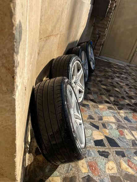 السلام عليكم 
للبيع وياله مال مارسدس وياله AMG وياهن تخم تاير نظيف جداً سعر الوياله مع التايرات 400 الف دينار
مكاني بغداد السيديه
***********
