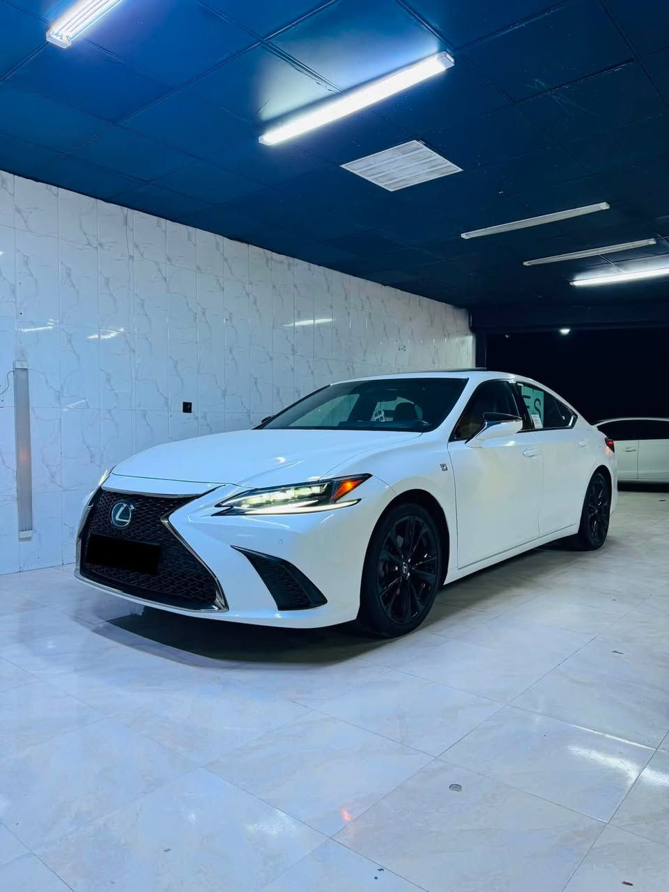 LEXUS ES 350  Fsport 2023
دعامية الي دعامية كفالة من صبغ و بارد و شخت كلين تايتل 

لايت ئوتو ٣ عدسات متحرك 

داتاشو 

شاشة كبير 

شحن وايرليس

تشغل عن بعد 

رادار امامي و جانبي خط مسار 

حساسات امامي و خلفي 

كشنات هيتر و تبريد 

ستيرن هيتر كهرباي 

كيج الكتروني متحرك

١٢ سماعة ماركة markt Levinson

كشن خزن

مريات شفط 

٤ ابواب ذكي 

ويل ٢١ تخم تايرات جديد انتاج ٢٠٢٥ 

بعد اهوية مواصفات بيها 

سنوية جديد ٢٠٢٩

٢ بصمة 

ماشية ٤٠ الف 

***********
