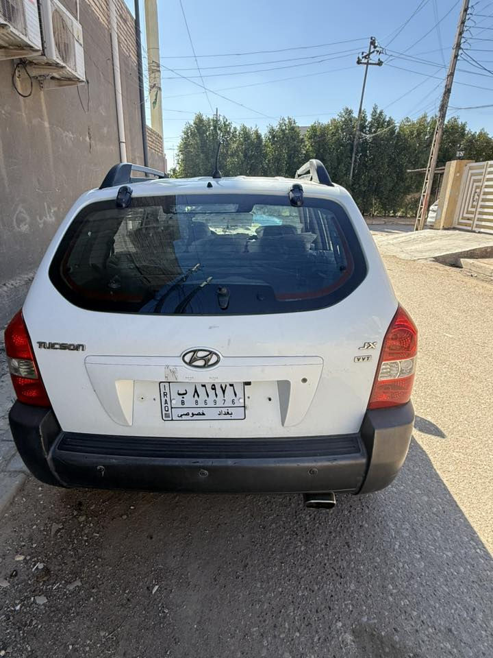 توسان هونداي موديل 2009 ماشيه 160الف 
مكفوله من الدعاميه لدعاميه 
بيها ضربه حفيفه بالصندوك شبر الباقي طخه مابيها 
مكفوله كير ومكينه 
رقمها بغداد السياره باسمي سنويه  
السعر 130 وبيها مجال بسيط بدون احراج جناي مو بياع شراي 
*********** وتساب او خط
