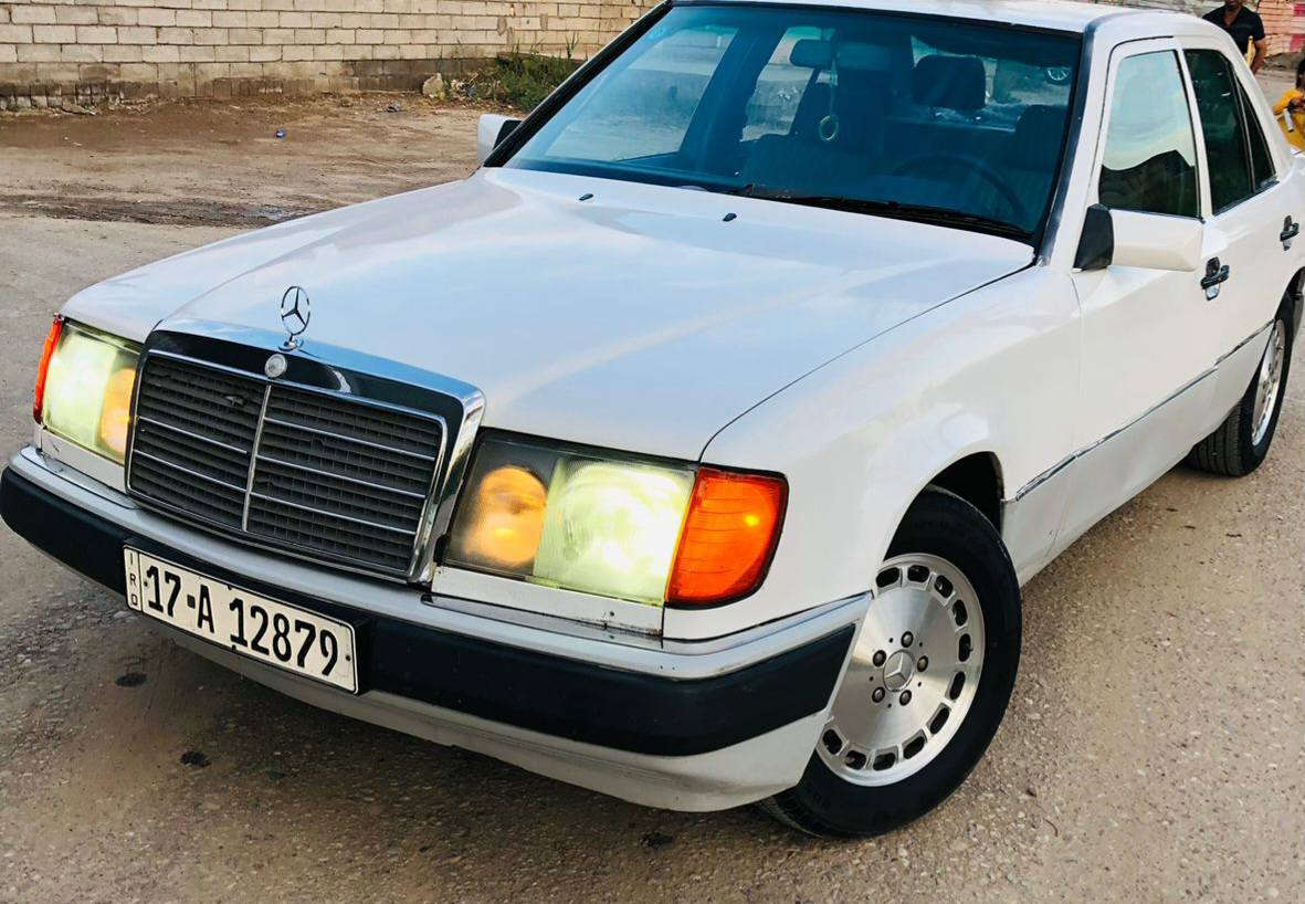 السلام عليكم مرسيدس موديل 90 
ماكينه اثنين ونص في في تي ماكينه وكير كفاله 
صبغ جماليه سياره جاهزه على خير لا يتازلون عالي وناصي كهربائياتها كلها شغاله تخم تاير ويل جلي السياره مال جناي
رقم انكليزي السياره باسمها تحويل تحويل شوكت ما يعجبك 
السعر 53 وبيها مجال للجناي الاستفسار اكثر رغم الهاتف
***********///اس***********// مكان البصره القرنه
