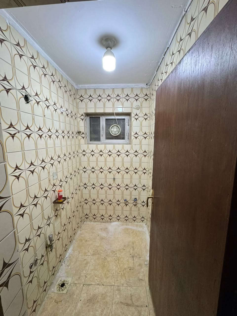 بيت ٤٠٠ متر في مربع الاقتصاديين يصلح تجاري او سكني 

شارع ١٥ متر رصيف ٣ أمتار يصلح تجاري او سكني

يحتوي الدار على ٤ غرف نوم صالة و استقبال و مطبخ 

ومجموعة صحيات عدد ٢ وكراج لثلاث سيارات وحديقة 

للأستفسار آكثر الأتصال على الرقم 

***********

او زيارة مكتب الكائن في منطقة السيدية

شارع جامع الأقصى مقابل لحوم جويلي

المصطفى للاستفسار و التطوير العقاري
