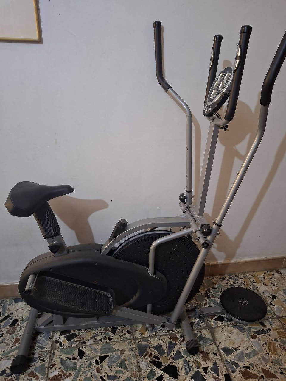 اجهزه رياضيه للبيع 
مستعمله ونظيفه
اثنينهن ب150
للتواصل ***********
