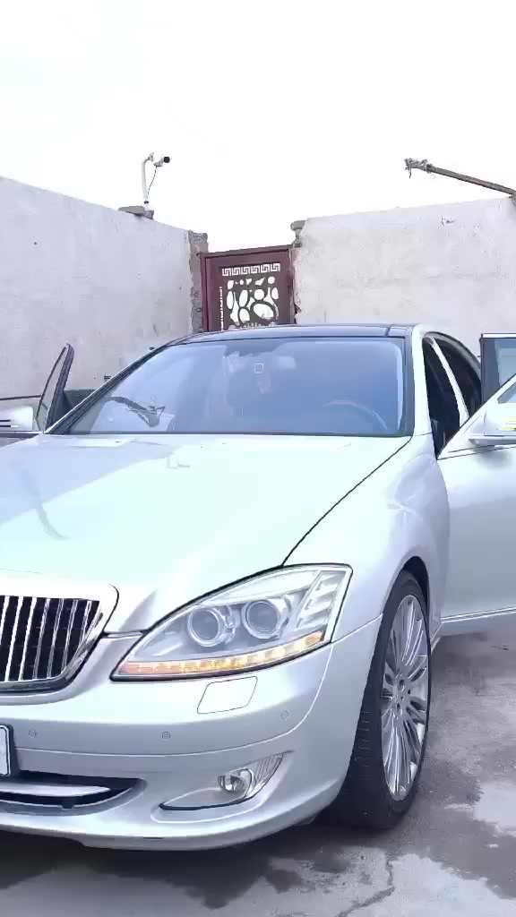 السلام عليكم مرسدس S500 فول مواصفات موديل 2008 دخول جديد بسمي السياره جديده ع وضع الشركه للاستفسار *********** السعر 190 مكان ناصريه
