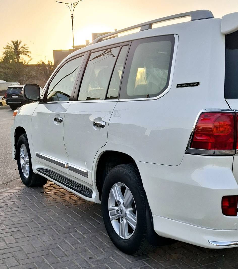 السلام عليكم تويوتا لاندكروز ٢٠١٢ خليجي السياره بسمي رقم بغداد تحويل مباشر ماشيه ١٣٥ الف مكفوله كفاله عامه فول مواصفات بصمه  فتحه سقف كراسي جلد كهرباء داخل عسلي صاج مرايات شفط اشاره وترحيب وقلاب  سبعه راكب ثلاث قطع تبريد ثلاجه بالفرس شاشه كبيره كامره خلفيه تخم تاير دنلوب ياباني حساس أمامي وخلفي كير مكينه شرط مامفتوحات صدر أمامي وخلفي جديد تبريد ثلج السعر   ٣٣٠    بيهه مجال الاتصال   ***********  مكان بغداد بغداد, العراق
