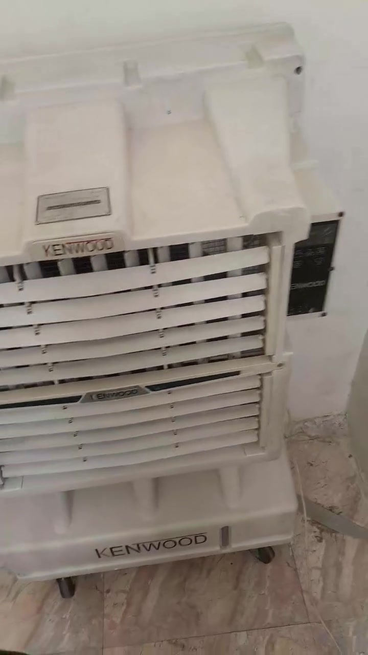 السلام عليكم عندي هاي كنفيره حجم كبير مكان بغداد زعفرانيه سعره ١٥٠الف وبيها مجال شغاله تصال على هذا رقم ***********
