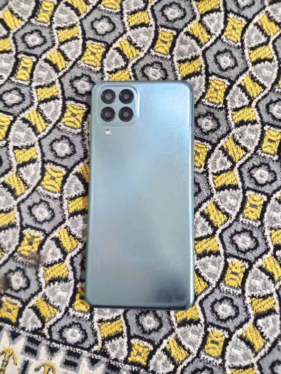 السلام عليكم جهاز لبيع السعر 100وبي مجال جهاز نظيف الرقم الهاتف ***********
