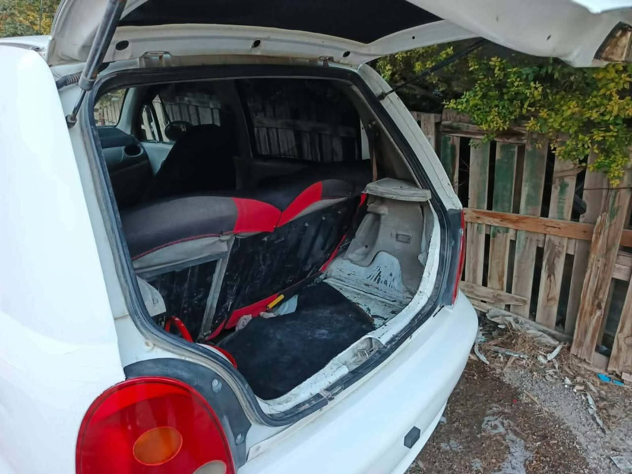 كيوكيو 2013  
كير عادي 
كوبون بنزين بيها ✅
مكينة وكير، شرط ✅
تبريد تدفئه كله شغال وفول ✅
صاحبها شرعي موجود شرط الوكالة والتحويل ✅
سيارة نظيفة حيل مال بيت صرفت✅ عليها الله يشهد كله جديد ✅
مضخم صوت حتى قفل مركزي مسويلها ومو من هاذ العادي وشوفو بالصور ✅
كله جديد  
السعرررر 35 بيها مجال قليل


**إذا كنت صاحب هذا الإعلان وتريد حذفه لأي سبب، رجاءا أرسل رسالة إلى الدعم الفني**