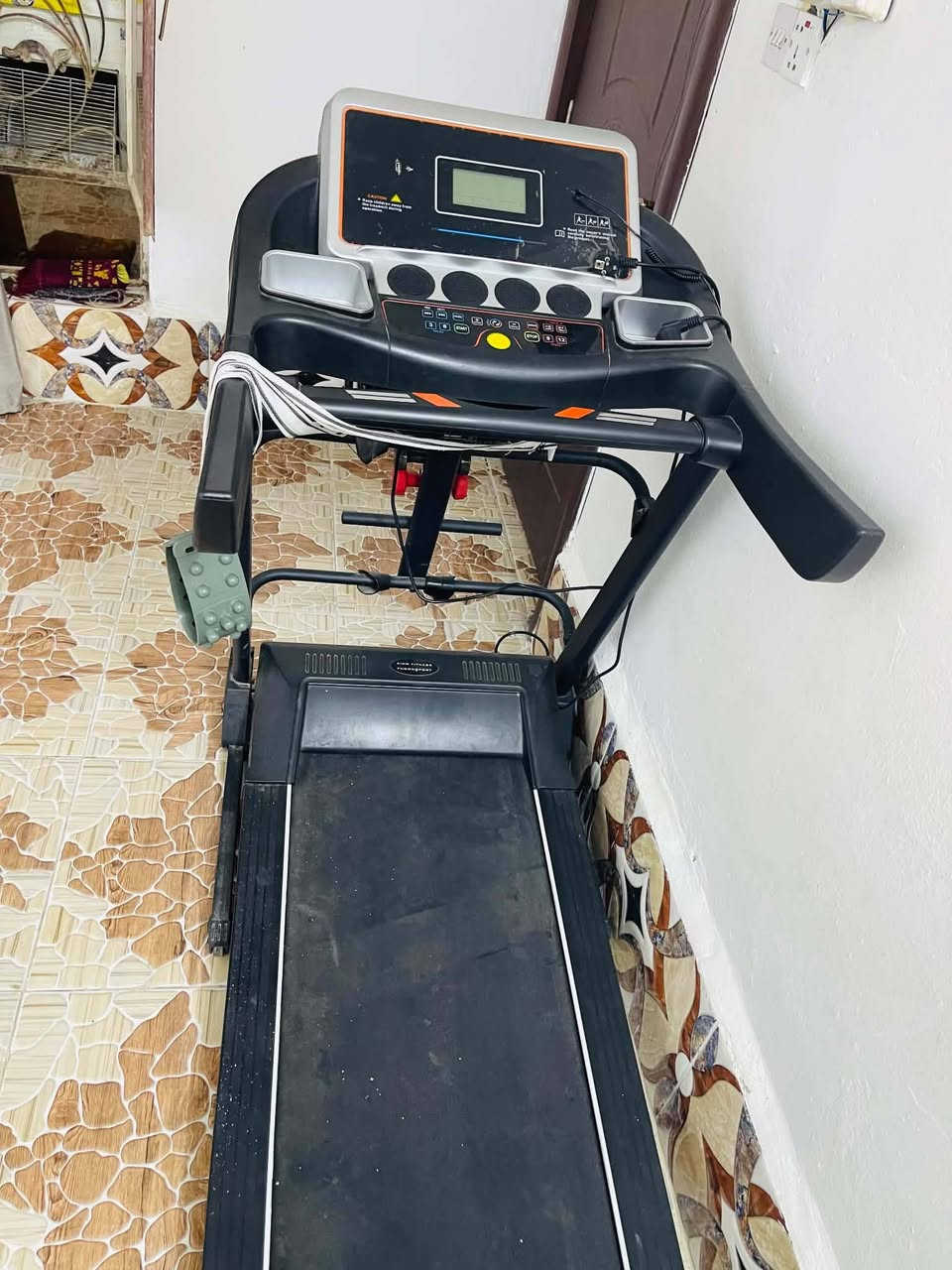 السلام عليكم جهاز رياضة للبيع شغال نضيف مابي شي للبيع سعر ٣٥٠بي مجال ***********
