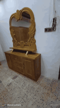 متكونه من 7قطع تاج تخت+تخت حديد +ميز تواليت + كمدينه2  قنصور 5باب+زاوي...