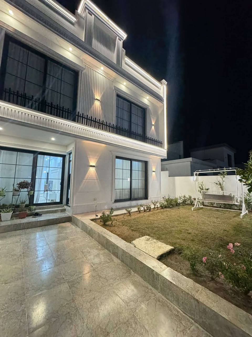 بيت للبيع في اربيل مجمع لاوان ستي🏡
المساحه 200 م 
طابقين 
يتكون من 

غرف نوم عدد 4 ( ) 

#التمليك لكل شخص يحمل الجنسيه العراقيه
 
***********
خانووی  بۆ فرۆشتن لە لاوان ستی 

ڕووبەر 200م 

دوو نهۆم

پێکهاتووە لە : 

4 ژووری نوستن () 
****
رقم الاتصال 
للاستفسار 
📞***********
📞***********
#عقارات #عقارات_سيفر #عقارات_اربيل #اربيل #بيت
