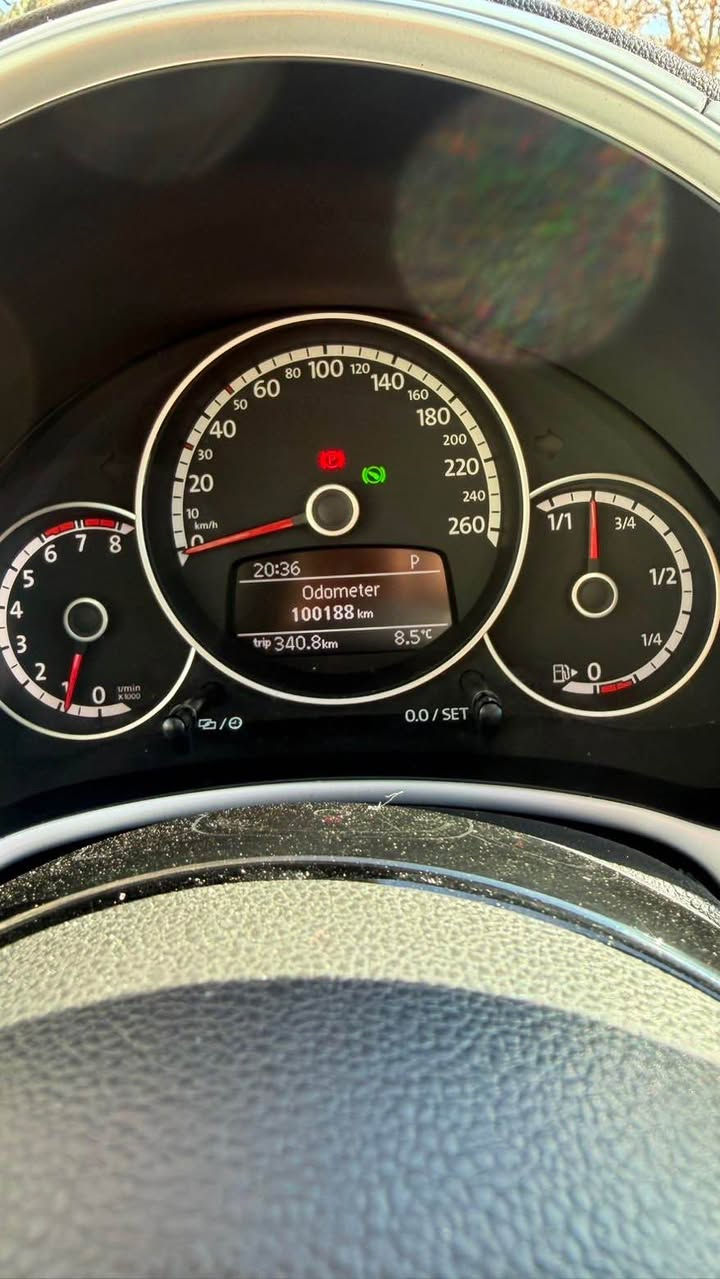 ڤۆکس واگن بیتلی 2015 خەلیجی
سەیارەکی جوان بی مەسرەف زۆر پاک ماوەتەوە 
100,000km رۆیشتووە
سەیارەکە بی سبووخە سێ شووینی تەعدیلە
سەیارەکە ماسەفات R lina فوول مواسەفاتە
نرخی 153 وەرەقوو مەجالی تیدایە 
لۆ زانیاری زیاتر ژ.م(***********) أربيل, العراق
