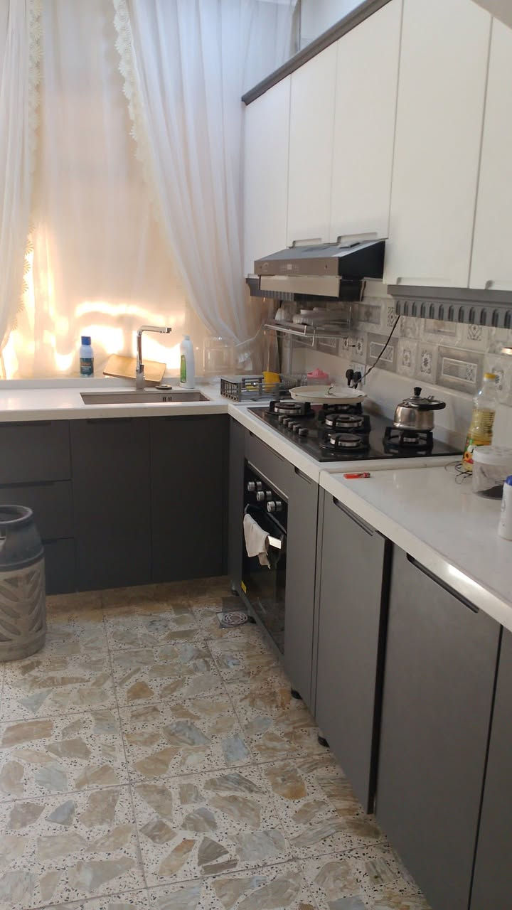 دار للبيع زراعي مساحته 77 متر مربع واجهه 7نزال 11 يحتوي على 3 غرف نوم مطبخ استقبال تواليت خارجي حمامات اثنين منور سطح كبير بيتونه كبيره اتصال  بيع مستعجل***********
