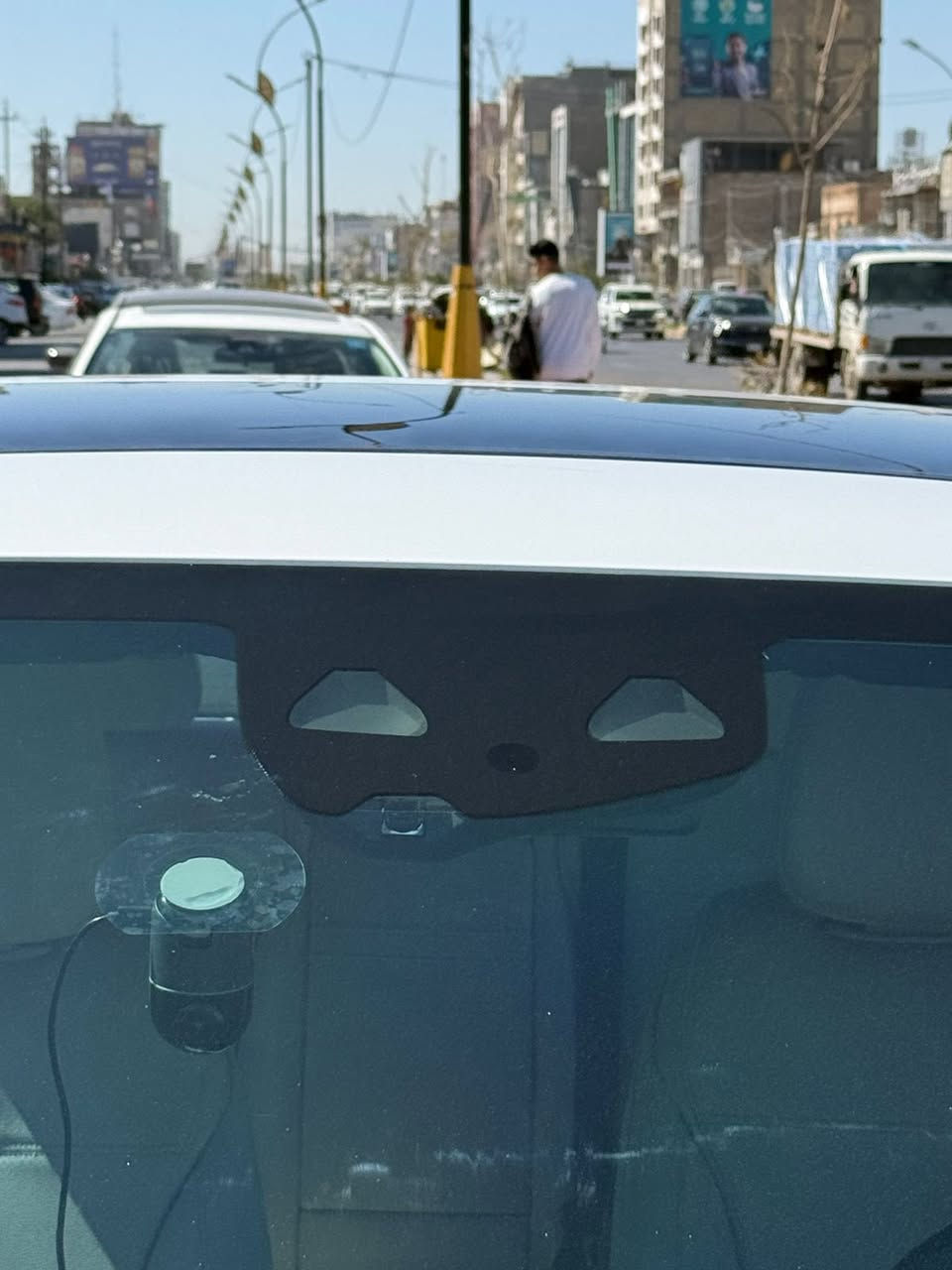 سلام عليكم مارسدس c300 مو فورماتك
موديل 2022  ماكو هيج سعر بهيج مواصفات.
• ⁠• المشي: 16.000 كم بس
 • فول ماعدا  بانوراما
 سياره مراصفات خاصه 
• مميزات مميزة:
 • كامرتين بالجامة الأمامية مواصفات خاصه متجي بالبقيه  → دقة أعلى بالقيادة شبه الذاتية
 • لايت ديجيتال LED فول زنون 3 عدسات  +دخول وخروج ترحيب 
 • هدب ديسبلي وشاشة عرض واضحة
 • قيادة شبه ذاتية + كاميرات 360 درجة
 • نظام صوت Burmester وتكييف أوتوماتيك مع تدفئة المقاعد
 • شحن لاسلكي وMBUX يدعم Apple CarPlay وAndroid Auto
 • المحرك: 2.0 لتر تيربو 4 سلندر EQ Boost – 255 حصان – 0-100 كم/س تقريباً 6 ثواني
داخل كاربون فايبر 
 • إطارات Bridgestone جديدة قبل 3 اشهر شادهم
 • دهن وفلاتر كلها وكالة
 • اللون: أبيض لؤلؤي
 • الحالة: نظيفة جداً وصيانة دورية

💡 ملاحظة:  تكدر تقارن مواصفاتها ويه البقيه وراح تعرف الفرق
السعر 31500 الف دولار.  مستعجل عليها.   
بيع فقط
***********

W1KAF4GB3NR018891. رقم الشاصي
