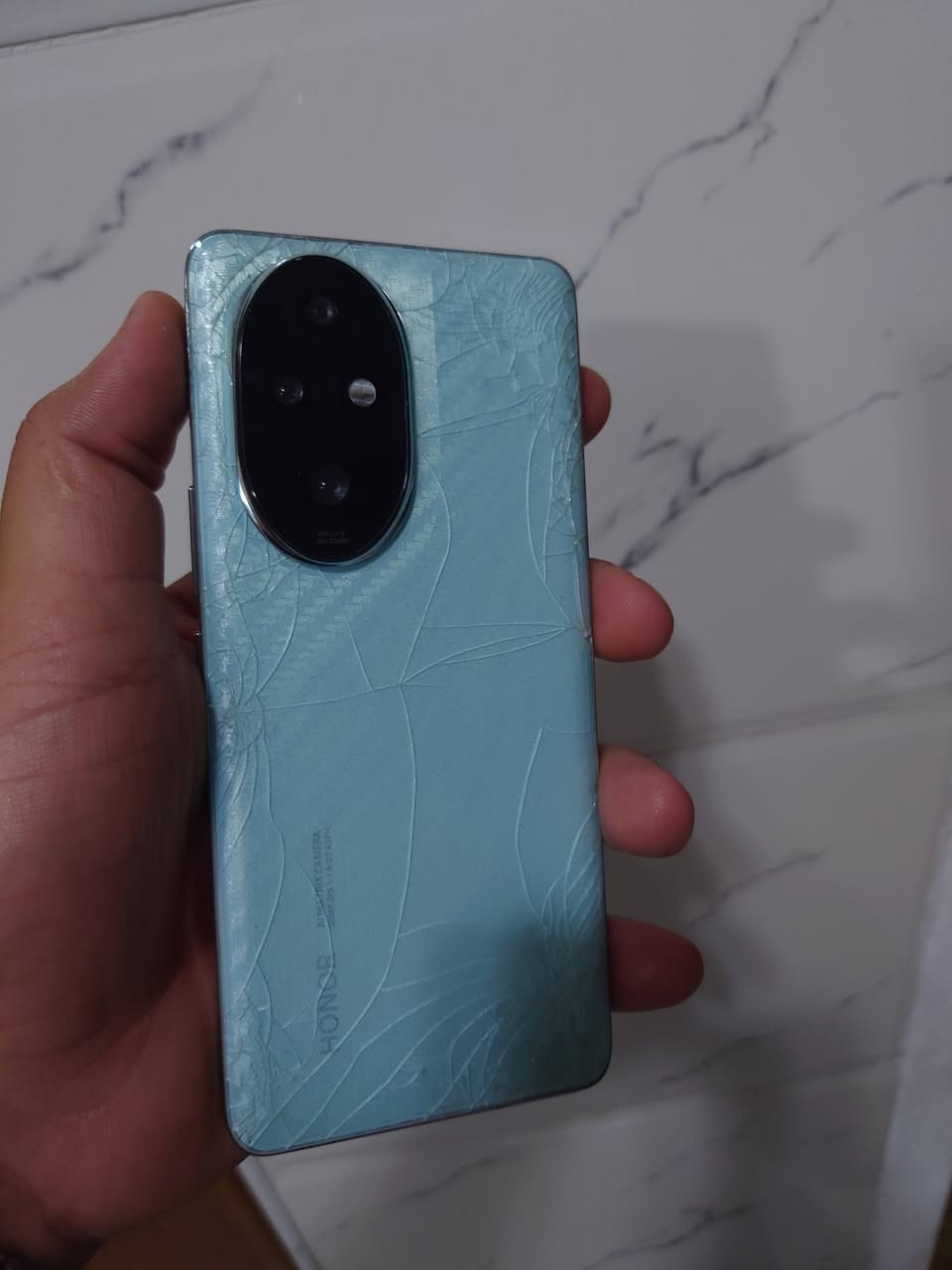 السلام عليكم جهاز هونر 200 برو ذاكره 512 رام 12+12 معالج Snapdragon 8s Gen 3 البطاريه 5200 ملي امبير الشاشة: OLED مقاس 6.78 بوصة، دقة 2700×1224، معدل تحديث 120 هرتز كامره أماميه متوقفه بيه كسر بضهر السعر 325 بيه مجال بسيط مكاني حله رقمي ***********
