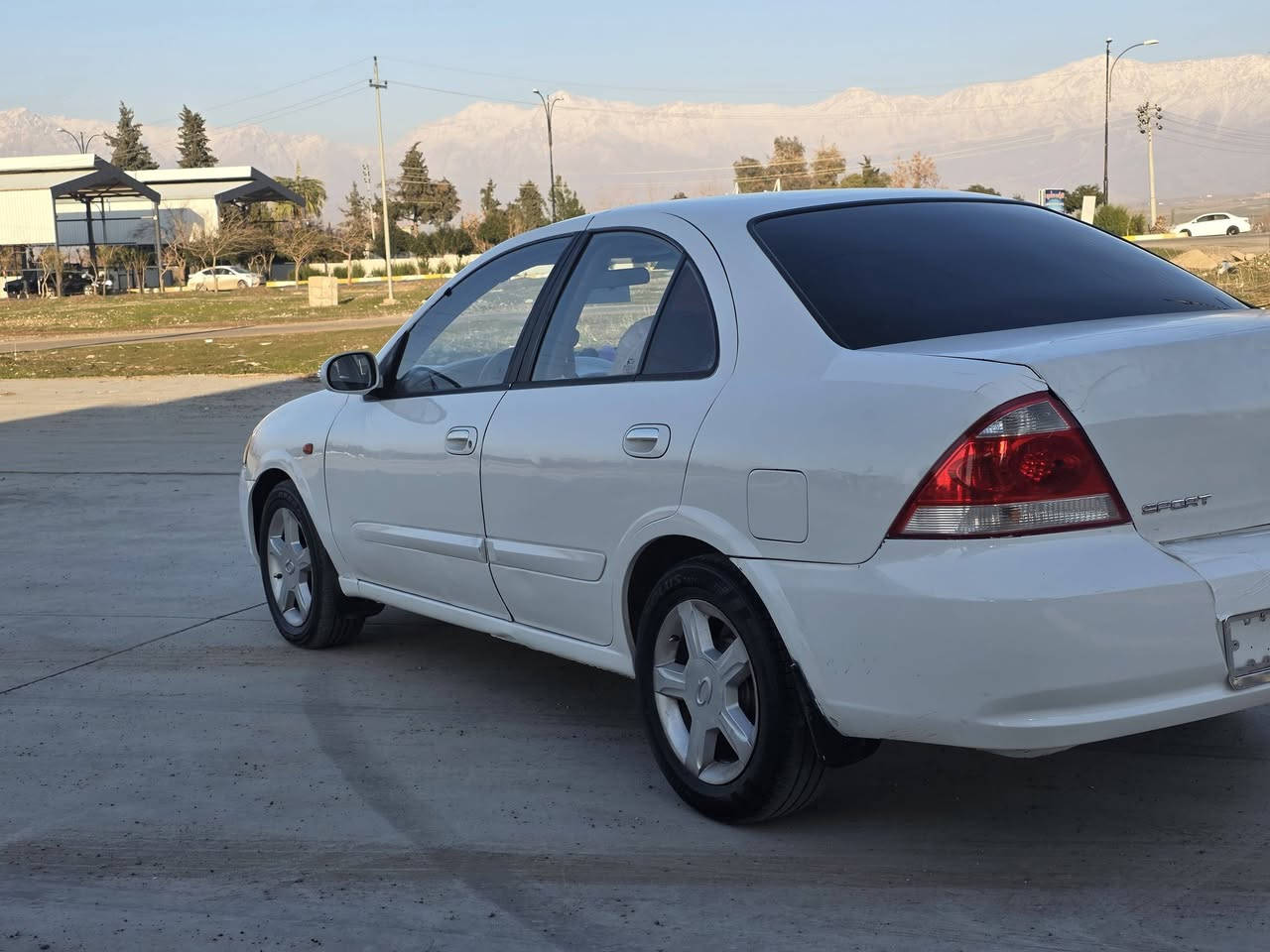 سەنی کۆری بڕاوەی دوبەی
ئۆتۆماتیک ناوزەرد
کامل مەسروف
گێڕو مەکینە بەشەرت
ساردو گەرم بەشەرت
قرچێکی هەیە زۆر کەم
سەقفو شانی بەشەرت
کامل ئەشیای سامسۆنگ
تاقم ویلی سپۆرت
ماڵی مەدەنی بەشەرت
خوار هەموو بازار

سیعر//39 گەڵا کۆتای بێ مەعامەلە

شوێن// هەڵەبجەی شەهید

***********

***********
