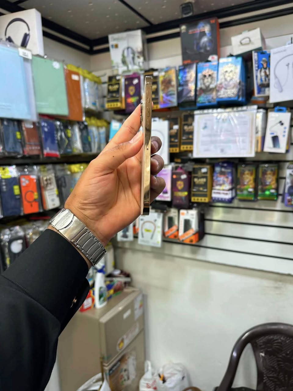 13 برو ماكس 
ذاكره 128 
نموذج M تك سيم 
بطاريه 98
شرط ما مفتوح 
نظيف 
سعر الجهاز 635 
شراي خاص او اتصل 
***********
***********
