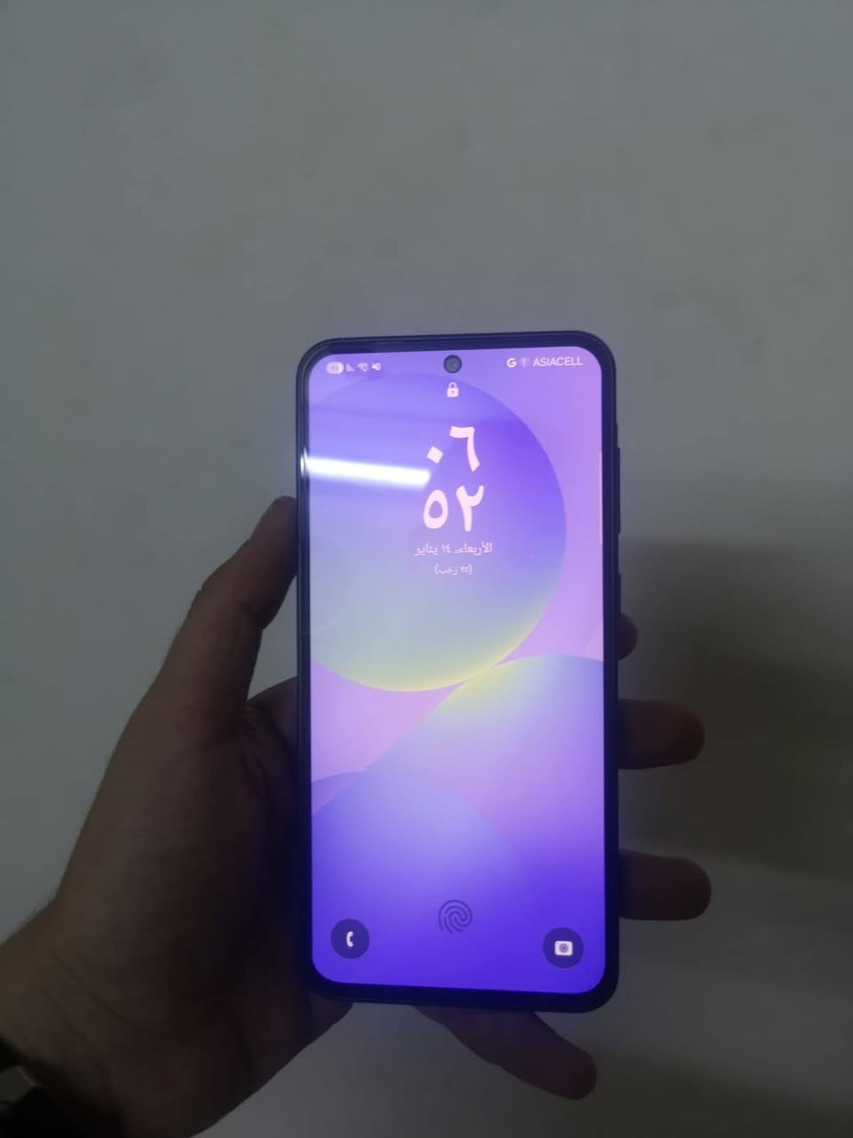 السلام عليكم
هاتف سامسونك كالكسي A36 ذاكره 128 /8  بطاريه ممتازه 
اخو الجديد اخذته قبل شهرين استخدام قليل كلش 340 
للمراوس بكوكل بكسل الي عنده مراوس ينزل 
مكاني بغداد 
للتواصل :***********
