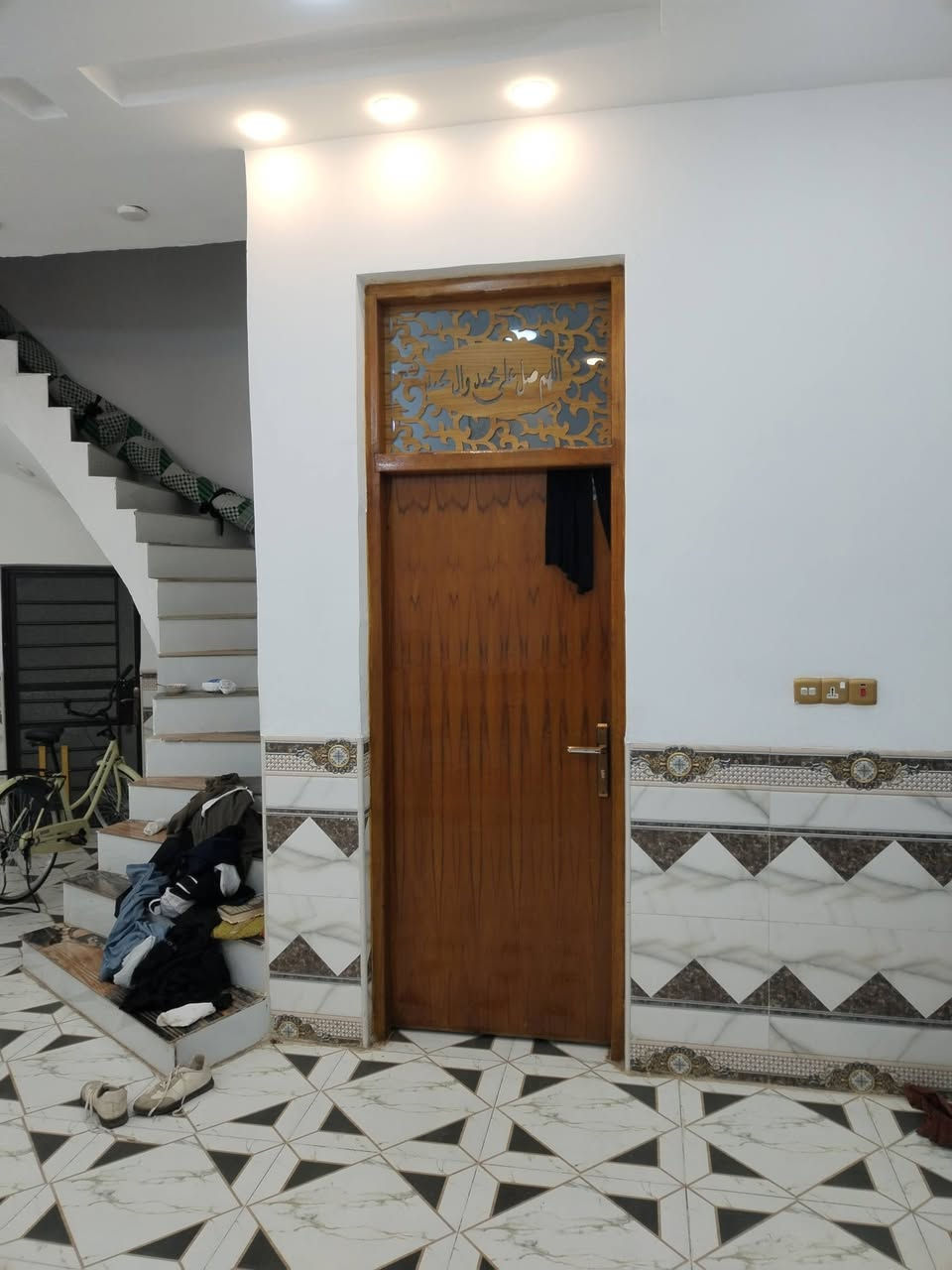 دار لبيع مساحه 200متر بناء حديث درجه اولى صب كونكريت العنوان الشيشان الثانيه البيت علئ  سايدين علئ شارع30البيت بي محل شراي يتصل ***********
