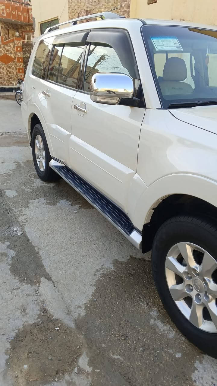 باجيرو 2017 مكفولة كفالة عامة من ضربة وصبغ وبارد وبلاستك كلة مكفول
مواصفات السيارة قبلها السعر 205$ وبيها مجال 

شاشة 📺 

مقاعد جلد 💺 

اضاءة داخلية مع السكن 💡 

مانع انزلاق 🎢

محرك 3500 cc المرغوب 

فوول تحكم ستيرن 🛞

تخم اطارات جديد تايلندي 

بطارية جديدة 

رقم سليمانية الدولي بأسمي تحويل مباشر 

للتواصل الاتصال على الأرقام ادناه 

مكان السيارة بين شارع فلسطين ومدينة بسماية 

للتواصل الاتصال على*********** 📞 

***********
