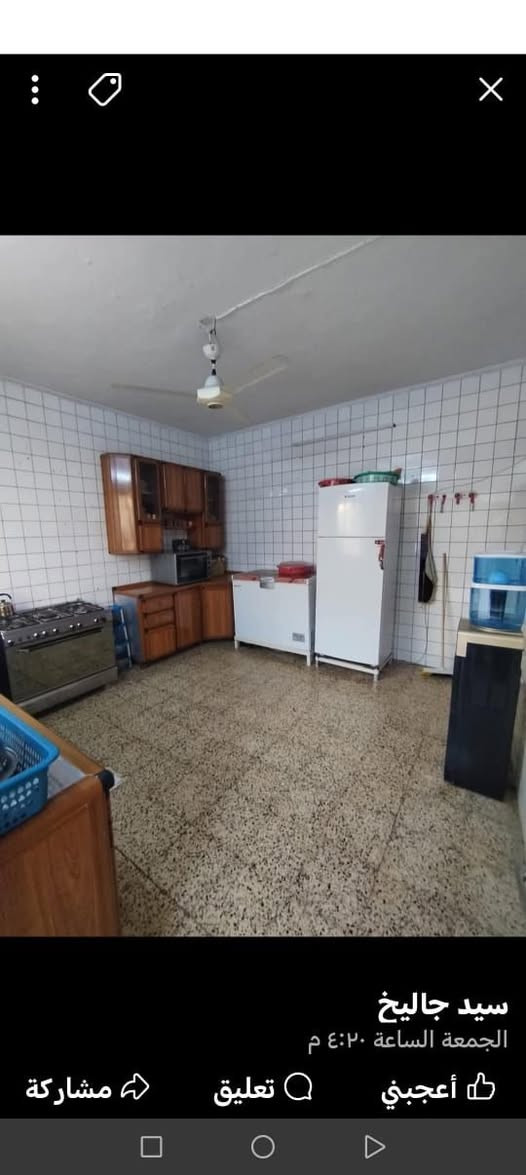 دار للبيع مساحه 250متر في حي الآبار واجهه 15متر طابقين كاشي وسيراميك الدار جاهز للسكن وشرط التحويل يرهم معارض مع دار آخر علما إن المنطقة هادئة جداً مكتب دار الأمين للعقار *********** ***********
