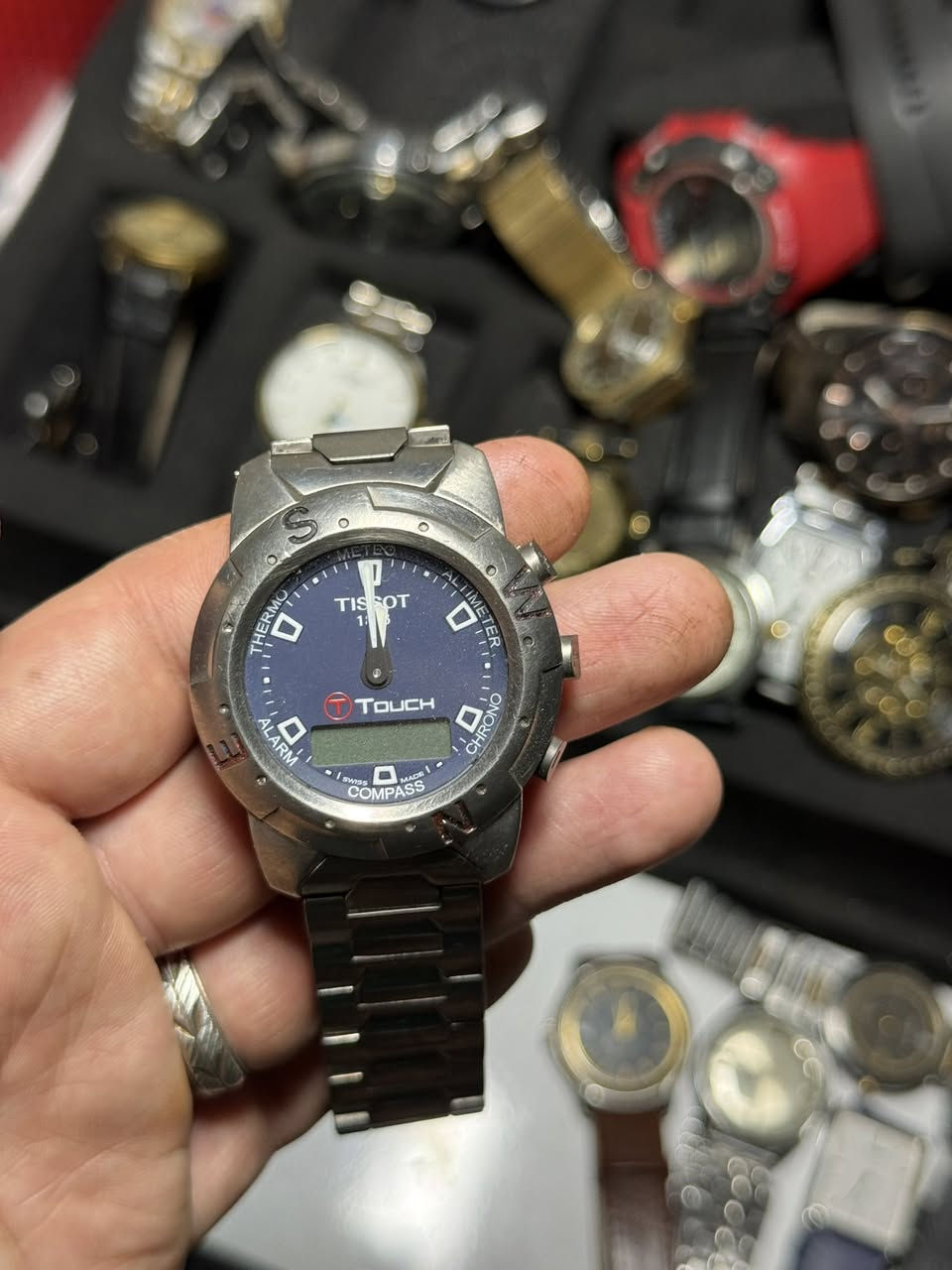 ساعه تيسوت تاج
كوارتز بطاريه 

اصليه 

ملاحظه ساعه فحم عاطله

سعرها 85 الف


**إذا كنت صاحب هذا الإعلان وتريد حذفه لأي سبب، رجاءا أرسل رسالة إلى الدعم الفني**