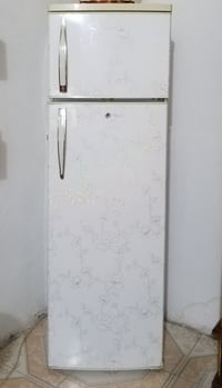 ثلاجه شغاله ونظيفه للبيع السعر 60 قفلها 07815856686